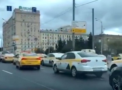 Hackers send cabs to same location in Russia, creates huge traffic jam Hackers send cabs to same location in Russia, creates huge traffic jam