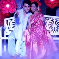 Krishna Kaul proposes to co-star Mugdha Chaphekar in SRK style