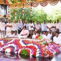 AP CM pays tributes to father, former CM on death anniversary