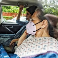 Sonia holds Himachal CEC amid Raj crisis