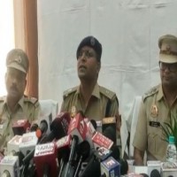 Man kidnaps girl to raise her as his child, held