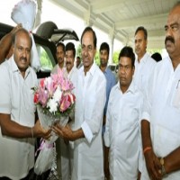 KCR, Kumaraswamy discuss national politics