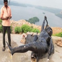 Guj Police searching for 3 suspects for damaging Birsa Munda statue