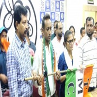 Local Tripura party chief joins Trinamool along with workers