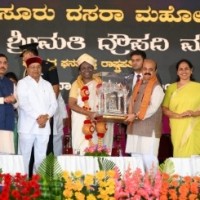 Prez Murmu opens Dussehra festivities in K'taka; calls for thrust on women empowerment