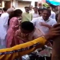 MNS says 'sorry'; suspends party activist for assaulting woman shopkeeper (Ld)