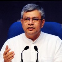 Telecom Minister suggests consultation paper on improving quality of services