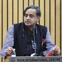 Gandhi family has no issues with me contesting for party chief: Tharoor