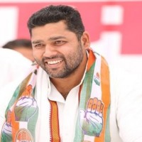 Shoes hurled at Raj minister at Bainsla's ash immersion programme