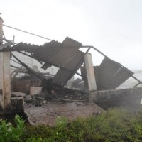 Cyclonic storm lashes Kerala's Chalakkudi, damages houses