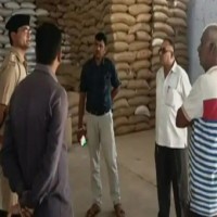 MDM and PDS goods stolen Edible oil, tur dal for mid-day meal & PDS stolen from Guj govt godown