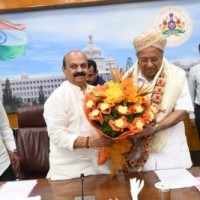 Vijayan meets Bommai in B'luru, discusses major railway projects