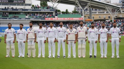 4th Test: Indian players wear black armbands in Paranjape's honour 4th Test: Indian players wear black armbands in Paranjape's honour