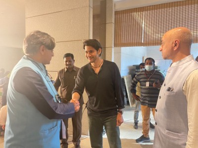 What a delightful personality, writes Tharoor after meeting Mahesh Babu What a delightful personality, writes Tharoor after meeting Mahesh Babu