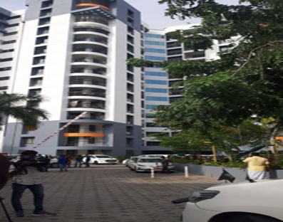Senior Kerala bureaucrat's daughter falls down from flat, dies Senior Kerala bureaucrat's daughter falls down from flat, dies