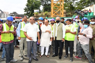 K'taka CM sets deadline for B'luru Metro 2nd phase completion K'taka CM sets deadline for B'luru Metro 2nd phase completion