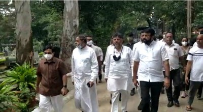 Oscar Fernandes' mortal remains brought to Bengaluru, Rahul to attend funeral Oscar Fernandes' mortal remains brought to Bengaluru, Rahul to attend funeral