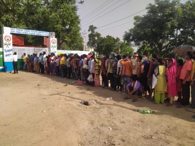 25 injured in stampede at Bengal vax centre, govt to issue coupons now 25 injured in stampede at Bengal vax centre, govt to issue coupons now