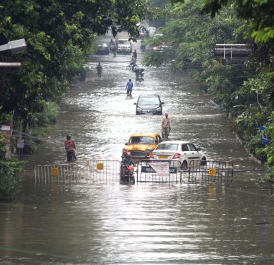Incessant rains inundate Kolkata and South Bengal Incessant rains inundate Kolkata and South Bengal