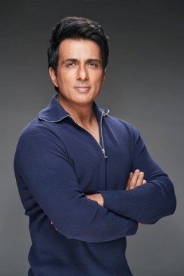 IT sniffs out financial irregularities of Rs 250-cr by Sonu Sood