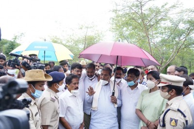 Siddaramaiah questions K'taka govt on not recording statement of Mysuru gang rape victim Siddaramaiah questions K'taka govt on not recording statement of Mysuru gang rape victim