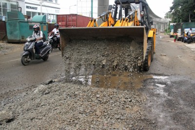 K'taka govt orders road audit to ensure pothole-free roads in B'luru K'taka govt orders road audit to ensure pothole-free roads in B'luru