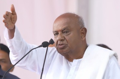 'I am still alive, will tour every district', says Deve Gowda 'I am still alive, will tour every district', says Deve Gowda