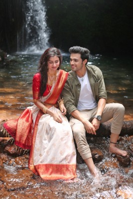 Parth Samthaan, Diksha Singh in Jubin Nautiyal's 'Rim Jhim' video Parth Samthaan, Diksha Singh in Jubin Nautiyal's 'Rim Jhim' video