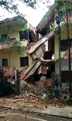 Another B'luru building collapses, 18 families have narrow escape Another B'luru building collapses, 18 families have narrow escape
