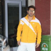 Varun Dhawan: 'Ab mujhe raat din, vaccine ka intezaar hain'