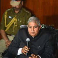 JU students block Governor's car, show black flags (Lead)