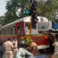 Mumbai BEST driver suffers heart attack at wheels, no casualties