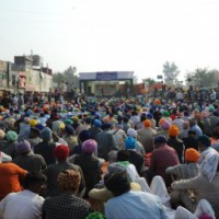 Singhu: Social activist distributes 200+ sanitary napkins to female protesters 