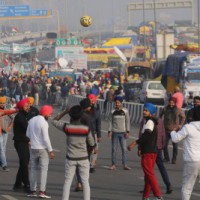 Farmers' sit-in continues on Jaipur-Delhi highway for 5th day