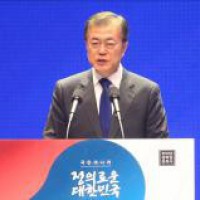 Time for full-scale push to revitalize economy : Moon