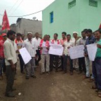 Thousands of farmers protest in Maharashtra
