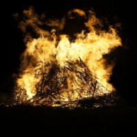 UP: Man's body removed from pyre after wife alleges murder