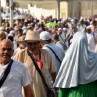 First pilgrims arrive at Mecca's Grand Mosque after 6 months