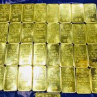 Man takes train route to smuggle gold, held