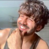Kartik Aaryan has a new selfie logic