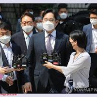 Samsung heir attends arrest warrant hearing