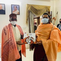 Sarada Peetham seer offers to set up eye hospital in Dehradun