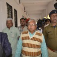 Lalu, Rabri congratulate Hemant Soren on Jharkhand victory   