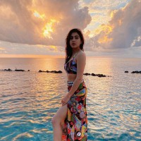 Sara Ali Khan shares pic of 'sandy toes, sunkissed nose' from Maldives
