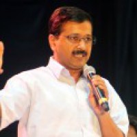 Kejriwal offers Rs 1 cr to late corona warrior's family