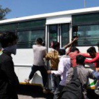 Delhi deploys 570 buses to drop migrants to border