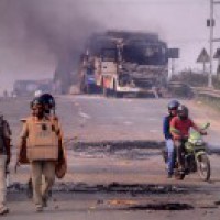 IPS officer injured in bomb attack at Bengal CAA protest (2nd Lead)
