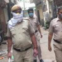 2 tony south Delhi colonies in spat over erecting gate
