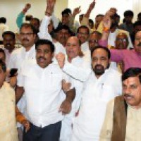 MP crisis: BJP MLAs arrive in Bhopal ahead of Assembly session