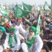 Stubble now keeping protesting farmers warm